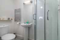 In-room Bathroom Ambleside Central