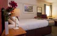 Kamar Tidur 6 Royston Guest House