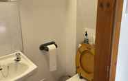 Toilet Kamar 7 Royston Guest House