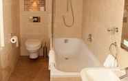 In-room Bathroom 4 Duke of Wellington