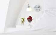 In-room Bathroom 4 Katikies Santorini - The Leading Hotels Of The World