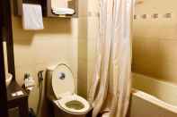 Toilet Kamar Jupiter Suites