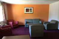 Lobi Laketree Inn And Suites Marion