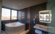 Toilet Kamar 4 Hotel Athena Spa