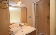 Phòng tắm bên trong 7 Hotel Abelha Le France