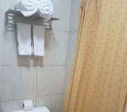 Toilet Kamar 2 La Paz Apart Hotel