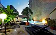 Kolam Renang 5 Plaza Madeleine Hotel & Spa