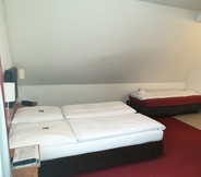 Bedroom 3 Hotel Neuwirtshaus