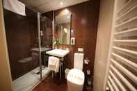 In-room Bathroom Alda Entrearcos Hotel