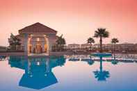 สระว่ายน้ำ Mövenpick Beach Resort Al Khobar