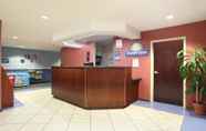 Lobby 2 Red Roof Inn Darien - I-95/ North Brunswick