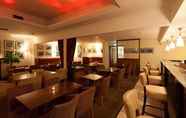 Bar, Cafe and Lounge 7 Glenside Hotel