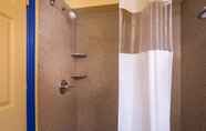 In-room Bathroom 6 Aqua Breeze Inn