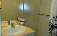 In-room Bathroom 4 Residences de Bougainville