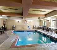 Swimming Pool 6 Comfort Suites Topeka Northwest