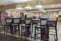 Bar, Cafe and Lounge Comfort Suites Topeka Northwest