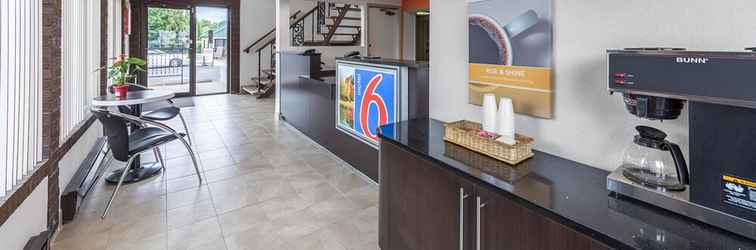 Lobby Motel 6 Warminster, PA