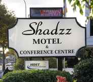 Exterior 4 Shadzz Motel & Conference Centre