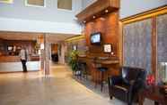 Lobby 3 Econo Lodge Inn & Suites