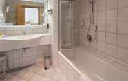 In-room Bathroom 5 Hotel Dirsch Wellness & Spa Resort