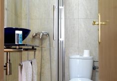 In-room Bathroom 6 Hostal Nersan II