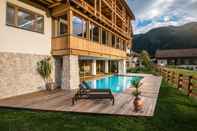 Kolam Renang Mareo Dolomites Hotel