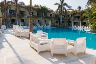 Kolam Renang Paradise Inn Beach Resort - Maamoura