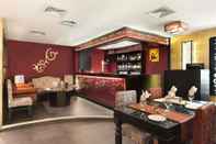 Bar, Cafe and Lounge Howard Johnson by Wyndham Bur Dubai