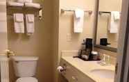 In-room Bathroom 3 Country Inn & Suites by Radisson, Gurugram Sector 12