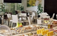 Restaurant 2 Safir Hotel Doha