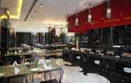 Restoran 6 Radisson Blu Hotel New Delhi Paschim Vihar