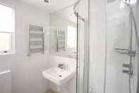 In-room Bathroom Paddington Green Serviced Apartments