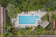 Swimming Pool La Costa Beach Club by Capital Vacations