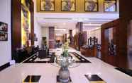 Lobby 7 Al Hamra Palace By Warwick