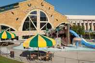 Swimming Pool Bluegreen Vacations Odyssey Dells Resort