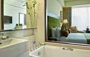 In-room Bathroom 6 Radisson Blu Hotel Rudrapur