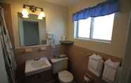 In-room Bathroom 7 Ocean Street Inn on Hyannis Harbor