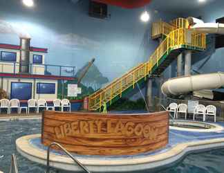 Lobi 2 Sleep Inn & Suites Indoor Waterpark