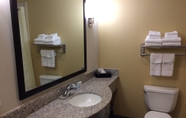 In-room Bathroom 6 Sleep Inn & Suites Indoor Waterpark