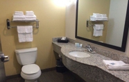 In-room Bathroom 7 Sleep Inn & Suites Indoor Waterpark