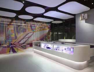 Lobby 2 YOTEL New York Times Square