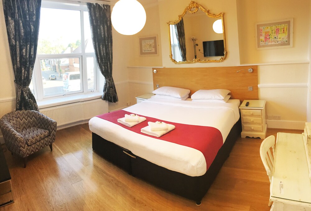 BEDROOM Gidea Park Hotel