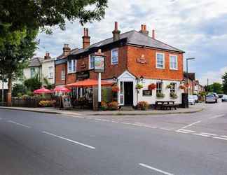 Exterior 2 The Coach and Horses