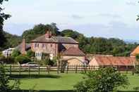 Exterior Blounts Court Farm