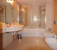 In-room Bathroom 7 SV Business Hotel Taksim İstanbul