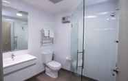 In-room Bathroom 3 Te Anau Lakeview Holiday Park & Motels