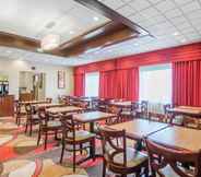 Restaurant 6 Quality Inn & Suites