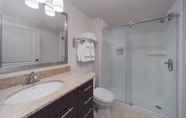 Toilet Kamar 6 TownePlace Suites Providence North Kingstown