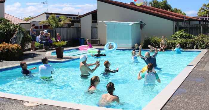 Kolam Renang Fern Motel