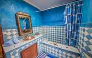In-room Bathroom 7 Riad Dar Guennoun